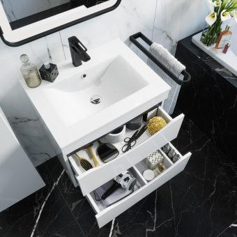 CLO80W0i95_photo_interior_02
